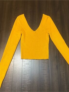 Forever 21 Ribbed V-Neck Long Sleeve Crop Top - Yellow